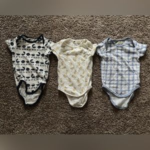 Set of 3 Monica and Andy Pattern Organic Cotton Short Sleeve Onesies 9-12 months